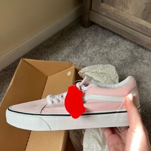Brand new in the box and with tags 8.5 Old Skool Blushing & True White Vans